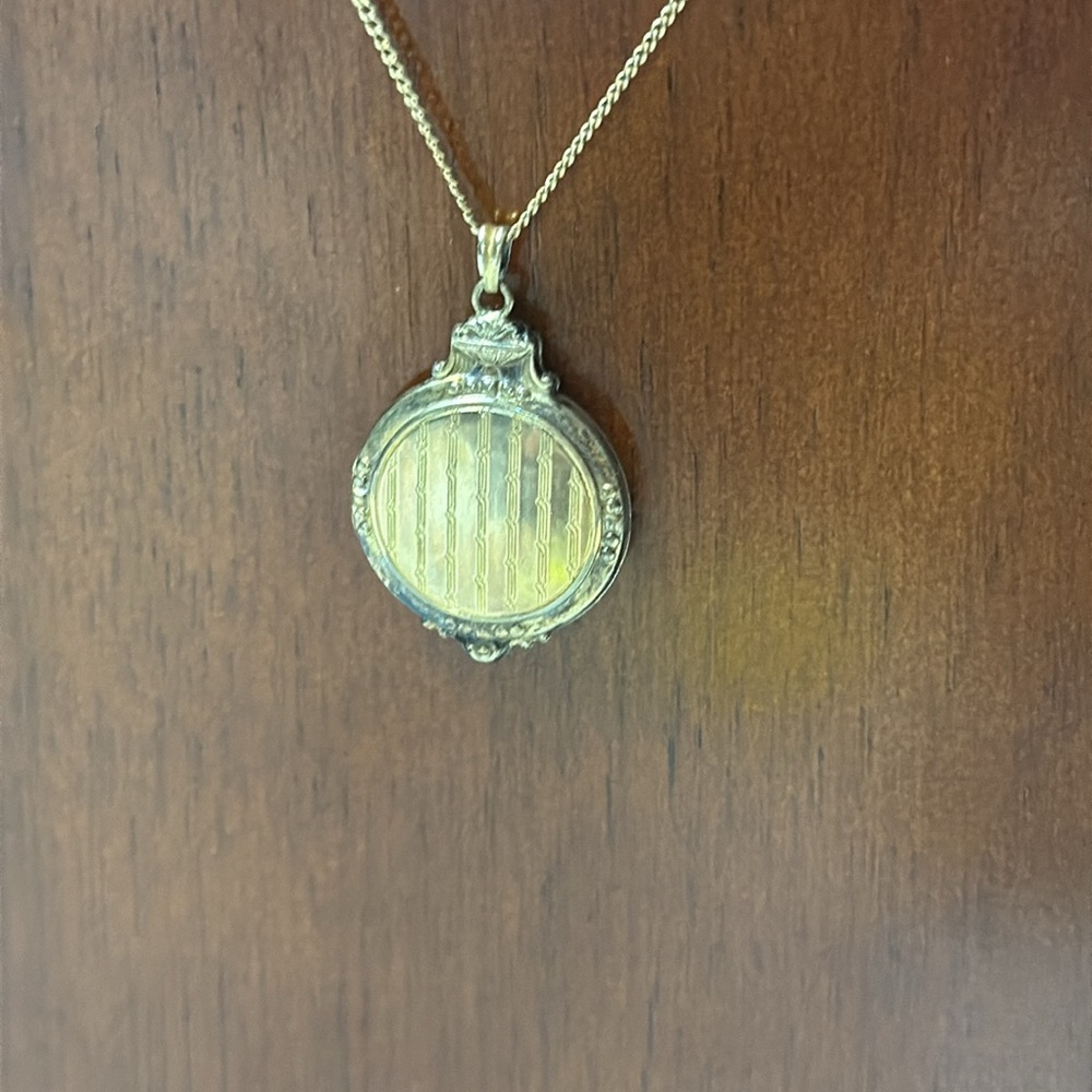 Hayward Locket. Vintage. 1/20 12k gold filled. - Picture 2 of 5